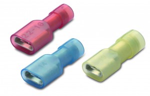 BM GROUP Nasuwka nylonowa całkowicie izolowana z antywibracyjną tulejką miedzianą 1.5-6.3/0.8 do 105°C z przekrojem 0.25-1.5 mm² - Czerwona (100 szt.) 80191