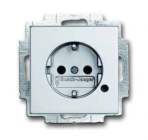 ABB Gniazdo wtykowe SCHUKO z lampką kontrolną LED - Future - Aluminiowo-srebrny - 20 EUCBL-83