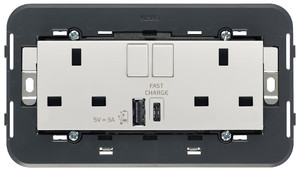 Vimar Gniazdo Angielskie 2-krotne 2P+E 13A BS + przełącznik + USB A/C - Srebrne - 20224.AC.N