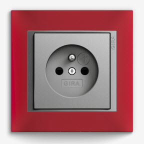 Gira Event Opaque - Gniazdo kompletne aluminium, ramka czerwona 048526-021192